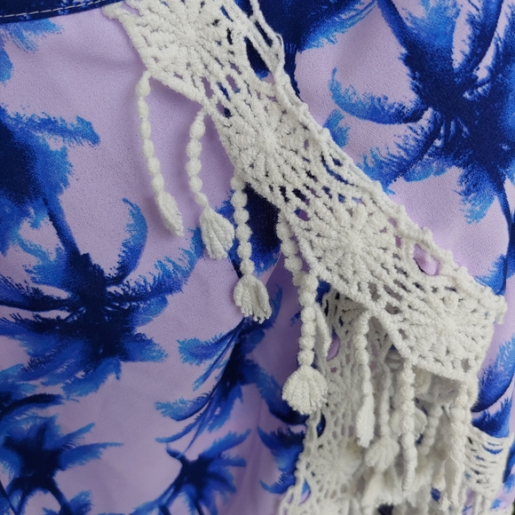 Charlotte Russe Palm Tree Top with Fringe Size M - Picture 3 of 8